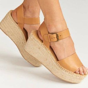 💎BRAND NEW💎 SOLUDOS Nude